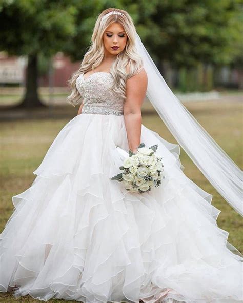 18 Romantic And Eye Catching Plus Size Wedding Dresses
