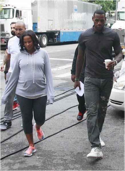 Lebron James With Pregnant Wife Savannah In Nyc 7 28 Pictures Atlnightspots