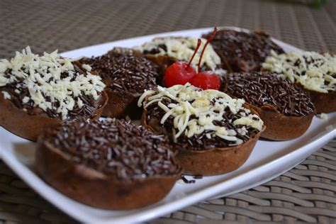 Martabak manis menjadi jajanan favorit saat ini. Diah Didi's Kitchen: Martabak Brownies