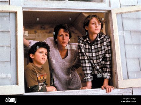 The Boy Who Could Fly Fred Savage Bonnie Bedelia Lucy Deakins 1986
