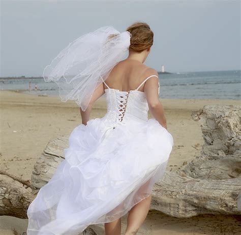 fotos gratis playa paisaje arena mujer celebracion ropa boda vestido de novia