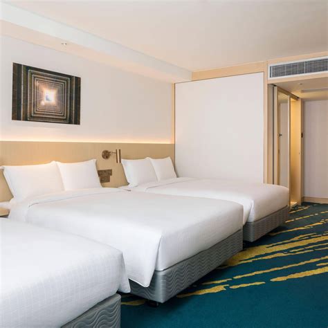 Holiday inn golden mile hong kong sits at the heart of the shopping, eateries, and lively nightlife of the tsim sha sui district and a short walk from the scenic promenade along victoria harbor, which has excellent views of the hong kong skyline. Photo Gallery | Holiday Inn Golden Mile Hong Kong