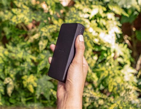 Mophie Charge Stream Powerstation Wireless Xl Has A Lightning Connector