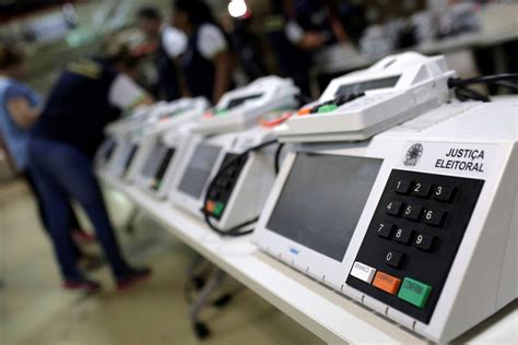 Jun 21, 2021 · presidente do tse participou de encontro com deputados da comissão que analisa pec sobre o tema e garantiu que, caso seja aprovado, fará o possível para que voto impresso funcione já em 2022 Lira instala comissão para analisar PEC do voto impresso ...