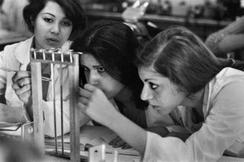 A Vida Das Mulheres No Irã Antes E Depois Da Revolução Islâmica Bbc
