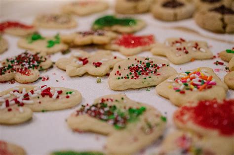 Traditional christmas cookies with powdered sugar. Christmas Cookies: Gluten Free Sugar Cookies Recipe