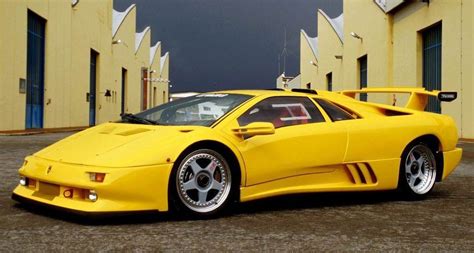 Why The Lamborghini Diablo Was An Insane Supercar Of The 90s