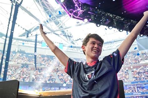 Bugha Gamer 16 Tahun Jadi Juara Dunia Turnamen Perdana Fortnite