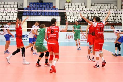 Złoty medalista z mistrzostw świata 2018, a także mvp tego turnieju. Bartosz Kurek punktował w ataku, Julien Lyneel na zagrywce ...