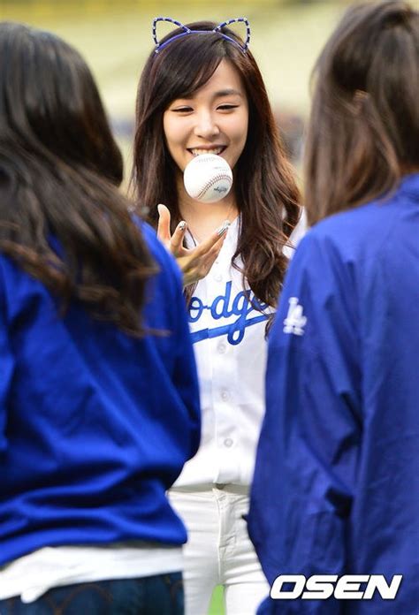 Tiffany Throws First Pitch For La Dodgers Girls Generation Snsd Photo 34417820 Fanpop