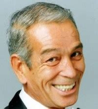 母親は英国人。 1946 年、上海から家族とともに東京に引き上げ、 1956 年に専修大学付属京王高校に入学。 翌 1957 年、バンドボーイとなって米軍のキャンプを回り、新宿のジャズ喫茶で飛び入りで歌ったのが認められて芸能プロダクションにスカウトされる。 1958 年、水原弘とブルー・ソックス. ジェリー藤尾は昔ケンカ最強!現在は老人ホームもやすらぎの ...