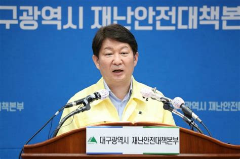 초기 증상은 소화성 궤양 질환의 증상처럼 보일 수 있으며. 권영진 대구시장, 초기 위암 발견 수술 받아 - 노컷뉴스