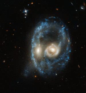 unocero Hubble captura una cara cósmica