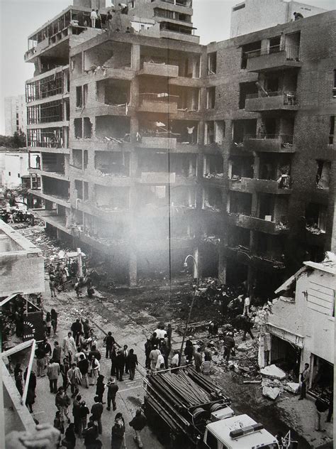 Un atentado yihadista en barcelona causó hoy al menos 13 muertos y un centenar de heridos (15 de ellos muy graves), cuando una furgoneta que era manejada por un atacante atropelló a decenas de personas que paseaban por las ramblas, una céntrica zona turística de esta ciudad del noreste de. Atentado en Miraflores de 1992 | La calle Tarata al día ...
