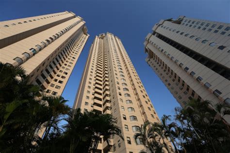 Apartemen ini juga merupakan salah satu apartemen terbaik di jakarta dengan lokasi yang sangat strategis dan fasilitas yang lengkap serta area perbelanjaan, salon, restaurant, laundry, supermarket, coffee shop, bakery shop, apotik, yang sudah sangat lengkap memanjakan penghuni di apartemen ini. Sewa Apartemen Bayar Bulanan di Aryaduta Semanggi | Flokq