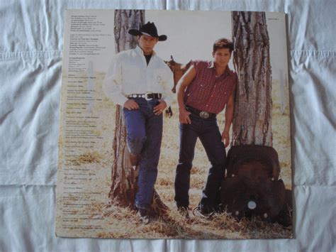 This file is owned by root:root, with mode 0o644. Leandro E Leonardo-lp-vinil-vol 10-eu Sou Desejo-completo ...