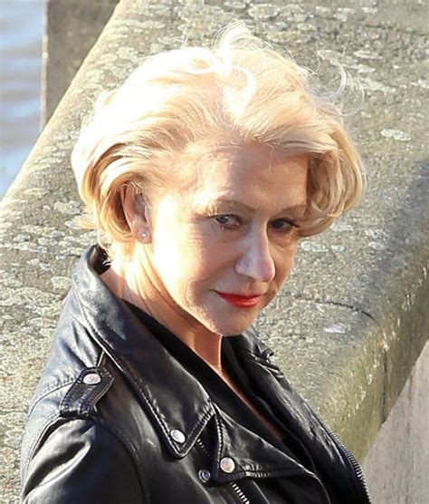 Перевод слова helen, американское и британское произношение, транскрипция, примеры использования. Helen Mirren gives the 69 eye|Lainey Gossip Entertainment Update