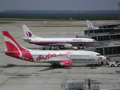 Sistem penerbangan malaysia (mas) lot l1l02, tingkat satu. Malaysians Must Know the TRUTH: Malaysia Airlines, AirAsia ...