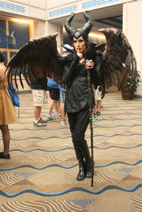 Diy ideas for costume, horns, headdress, wings, makeup, hair, jewelry and treasure pouch. : Photo (With images) | Maleficent cosplay, Disney villain costumes, Maleficent costume