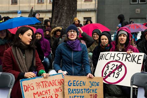 Es wird das frauenwahlrecht gefordert. Aufrufe zum Internationalen Frauentag 2020 - Bundesverband ...