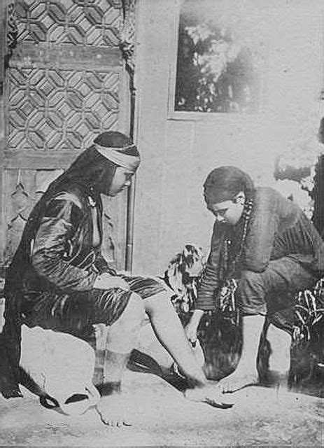 02 Egypt Women Cleaning Feet 1880 Ancient Egypt History Egypt Old Egypt