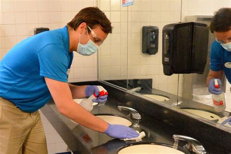Coronavirus How To Safely Use A Public Bathroom
