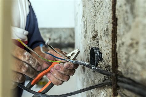 Old electrical wiring types photo guide to types of electrical wiring in older buildings. Learn How to Strip Electrical Wire