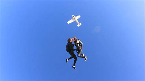Skydivers Who Survived Plane Crash Together Plan To Wed In Mid Air