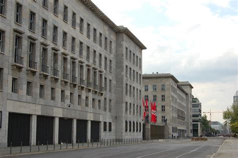 It was constructed between february 1935 and august 1936 to house the german ministry of aviation (reichsluftfahrtministerium, or rlm). Detlev-Rohwedder-Haus (Berlin-Mitte, 1936) | Structurae