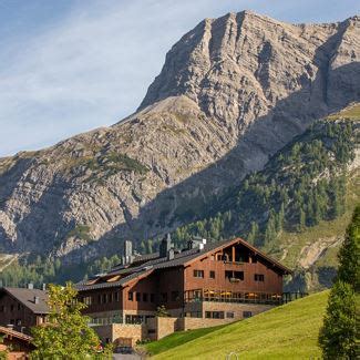 Bewertungen, hotelbilder & top angebote: Warth-Schröcken - der Atem der Berge.