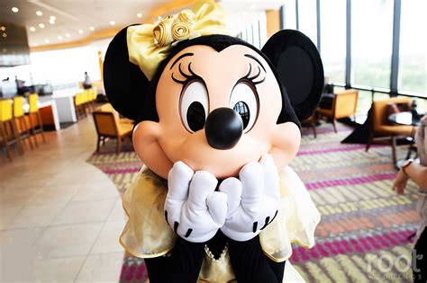 Minnie Mouse At A Wedding Reception Rootweddings Disneywedding