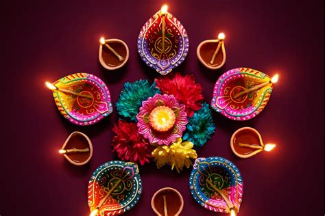 Diwali 2022 दिवाळीत घरात या दिशेला लावा दिवे घरात प्रकाशासह सुख