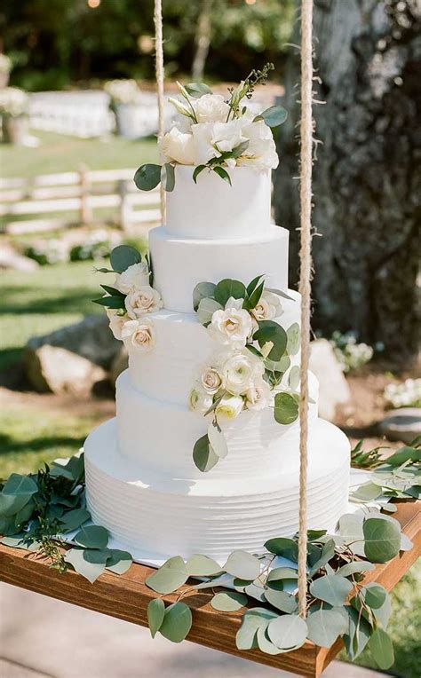 Click aici pentru a te autentifica. 7 Upside down wedding cakes,Hanging Chandelier cake