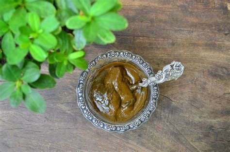 Henna dyes the hair red and indigo dyes the hair blue so when applied together, they dye the hair black. How To Use Henna & Indigo To Dye Hair Black Naturally At ...