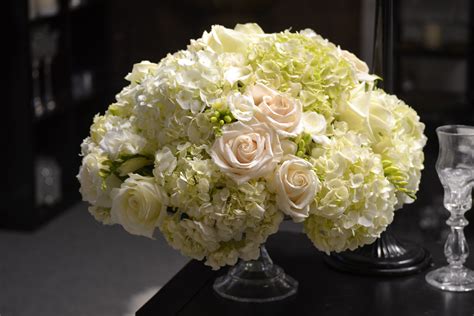 Centerpiece Hydrangea Roses Freesia Callas Wedding