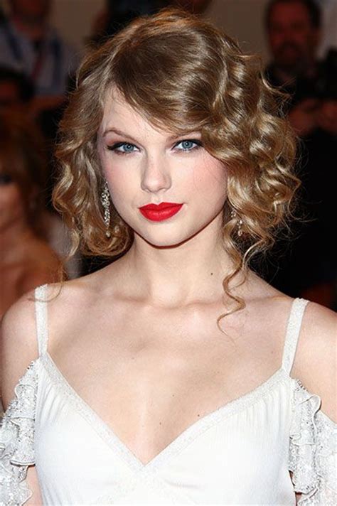 Taylor Swift Red Lipstick Looks To Try Mac Lipstick In Russian Red