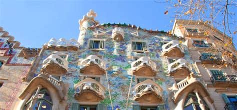 Casa batlló is one of the highlights of gaudí's incredible career, and one of the most magical and unique buildings in barcelona. Casa Batlló: Buy Tickets Online | €24.50 | Skip The Line