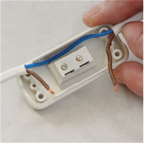 But certain types of lights, like swag lamps, decorative lamps or hanging lamps, are controlled by a lamp cord switch. HOME DZINE Home DIY | Wiring up a lampholder for new lamp and fit an on/off switch