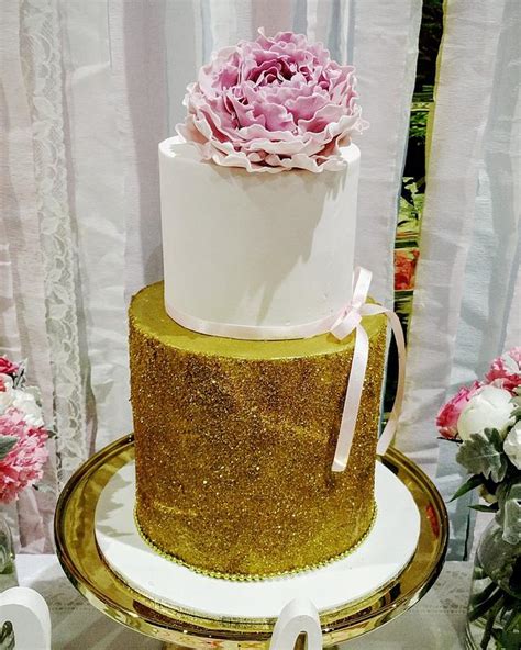 Gold Glitter Cake Decorated Cake By Sugarism By Anne Cakesdecor