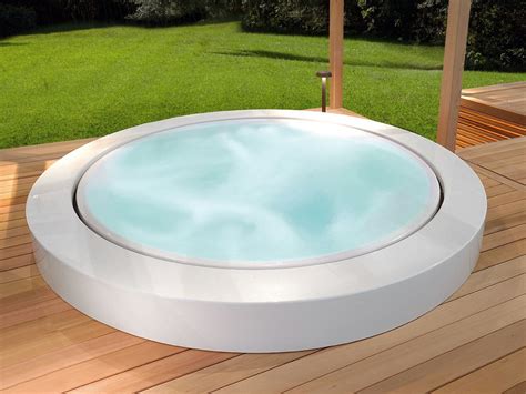 Overflow Outdoor Hot Tub Minipool Built In Hot Tub By Kos By Zucchetti Design Ludovica Roberto