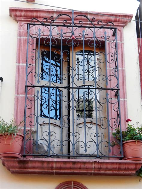 Windows That Look Like Doors San Miguel De Allende Sillon De Mimbre