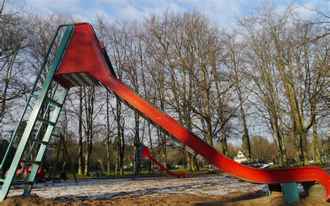 Flugplatz Spielplatz In Bad Godesberg Mit Rutschen