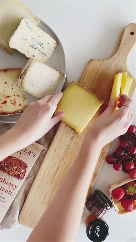 How to make a Cheese Board Cómo hacer la tabla de quesos perfecta en