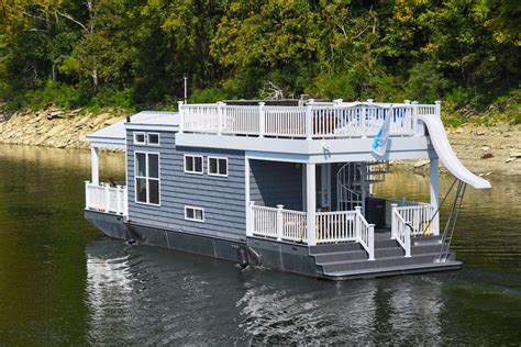 Harbor Cottage Houseboat Is Just Over 400sqft It Is 16′ Wide And 52