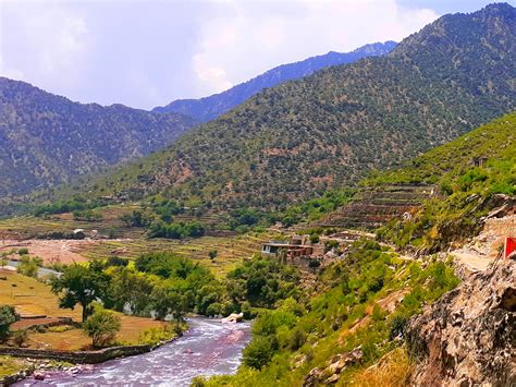 ولایت نورستان در شمال شرق افغانستان قرار دارد ویک منطقۀ تاریخى است که در دوره هاى مختلف به نام هاى مختلف مسمى گردیده است و به لحاظ جغرافیایی منطقه‌ای. آلبوم تصاویر جدید از ولایت زیبای نورستان - خبرگزاری شاهد