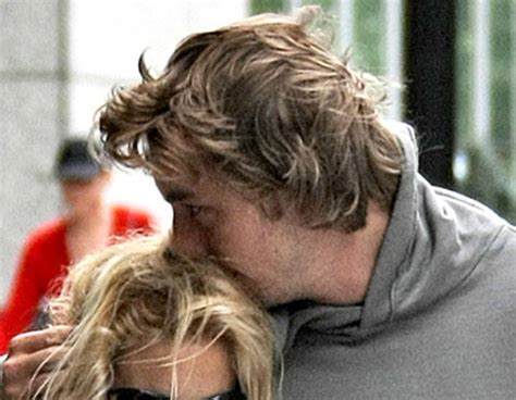 kate hudson and dax shepard from they dated surprising star couples e news
