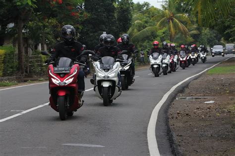 Untuk Melawan Yamaha Nmax Honda Pcx Harus Touring 4 Pulau Gilamotor