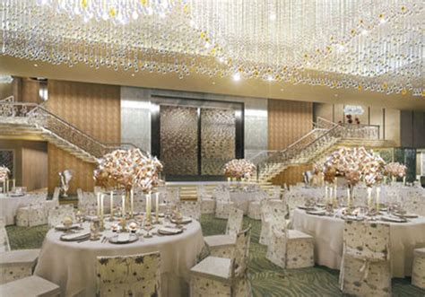 Inside Pictures Of Mukesh Ambani And Nita Ambanis Luxurious 2 Billion Dollar Home Antilia
