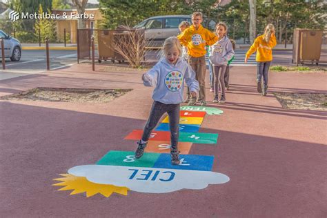 Los beneficios de los juegos de patio a la hora del recreo, especialmente cuando se dispone de espacios amplios al aire libre, son múltiples para los niños y adolescentes. Juegos patio colegio (31) - Imagenes Educativas