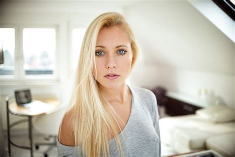 2048x1367 women blonde blue eyes face portrait no bra depth of field miro hofmann wallpaper